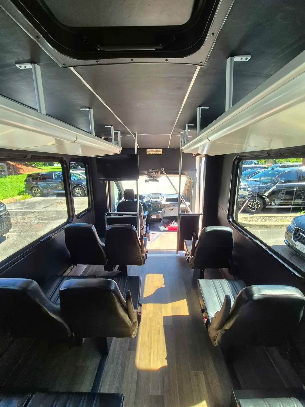 2017 Glaval Ford E-350 – Reliable 14+1 Passenger Shuttle Bus