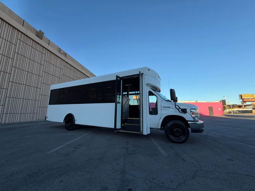 Reliable 2016 Ford E-450 25-Passenger Shuttle Bus