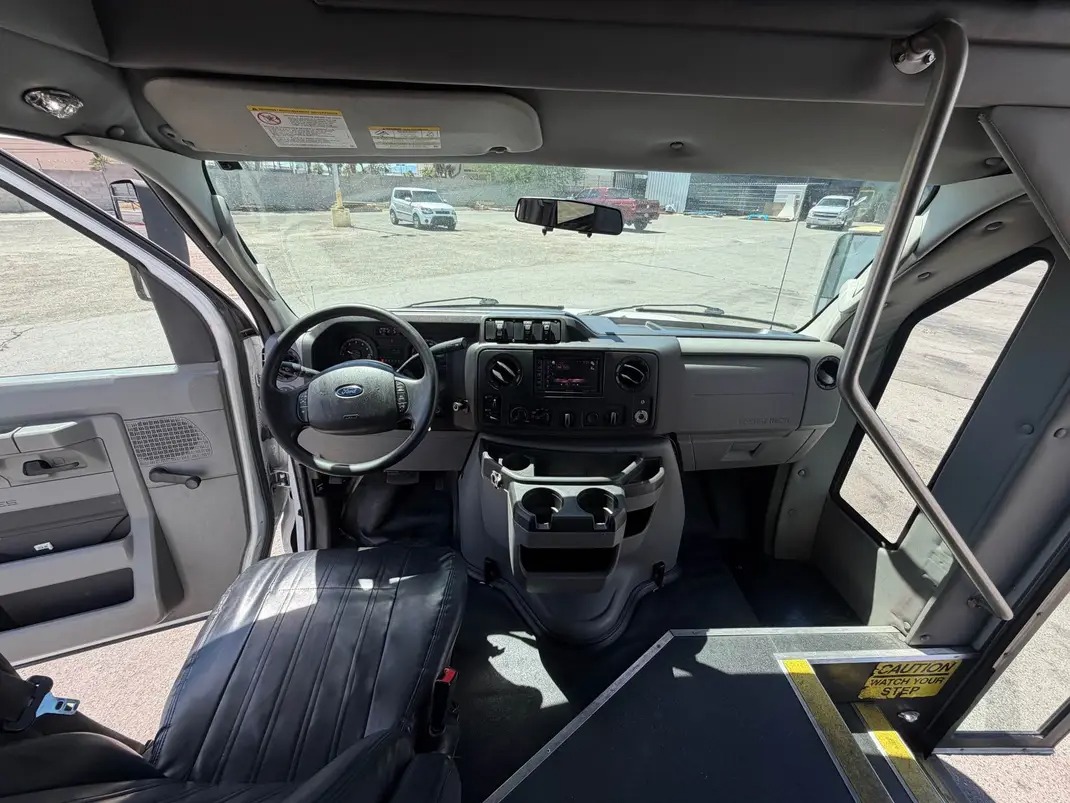 Reliable 2017 Ford E-450 25-Passenger Shuttle Bus