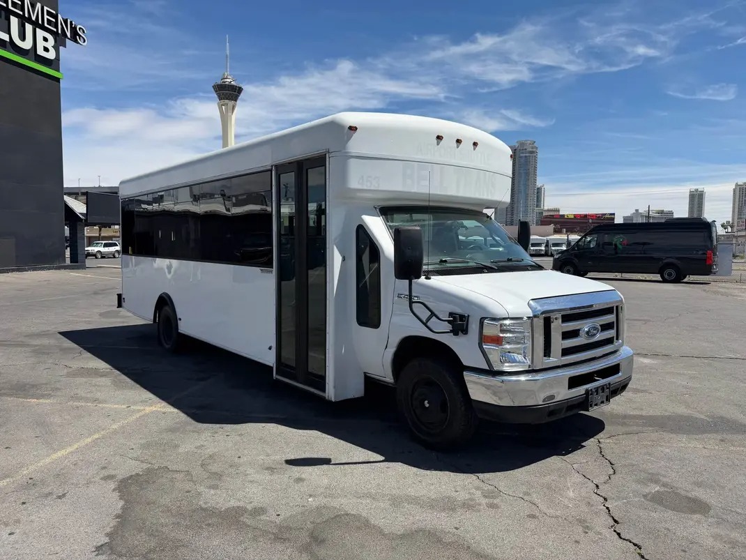 Reliable 2017 Ford E-450 25-Passenger Shuttle Bus