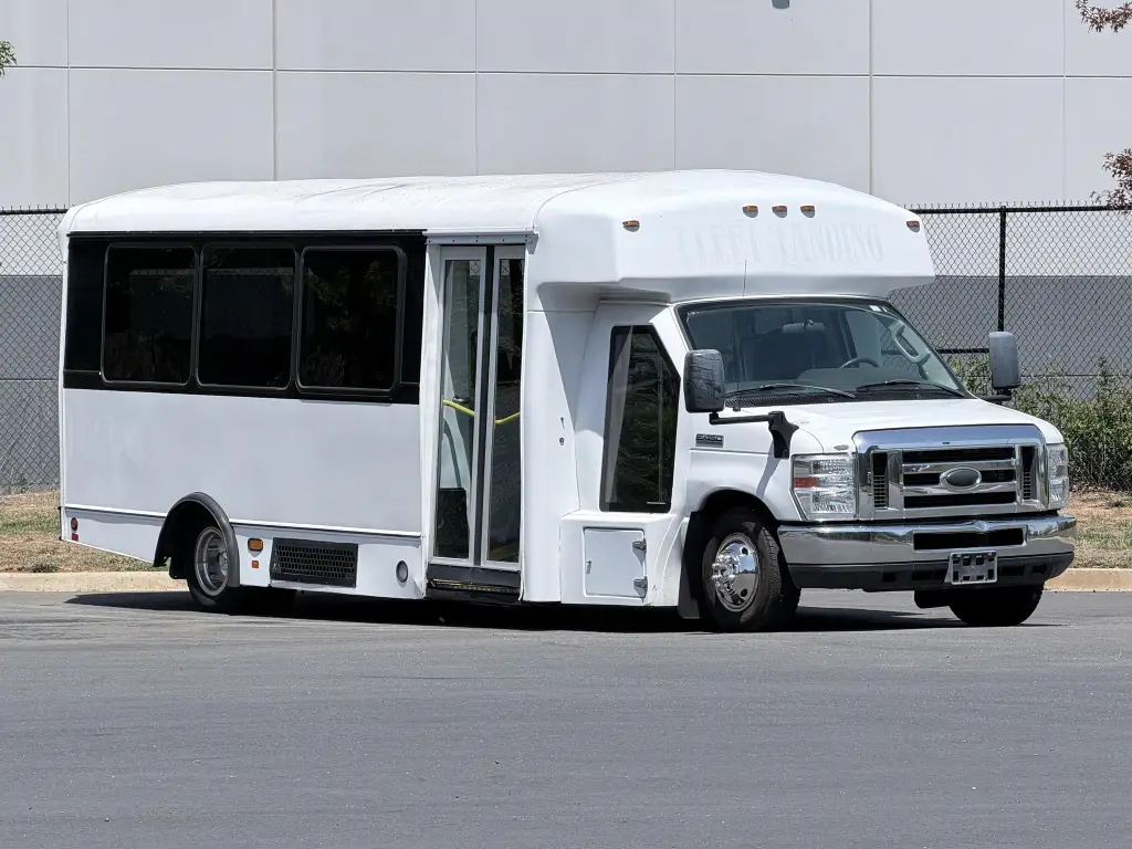2016 Ford E-450 Econoline Shuttle Bus