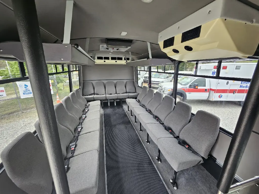 Used 2015 Ford F-550-Shuttle Bus