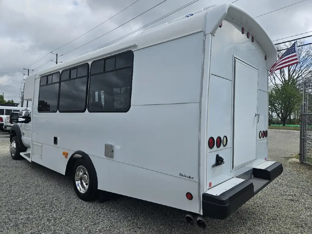 Used 2015 Ford F-550-Shuttle Bus