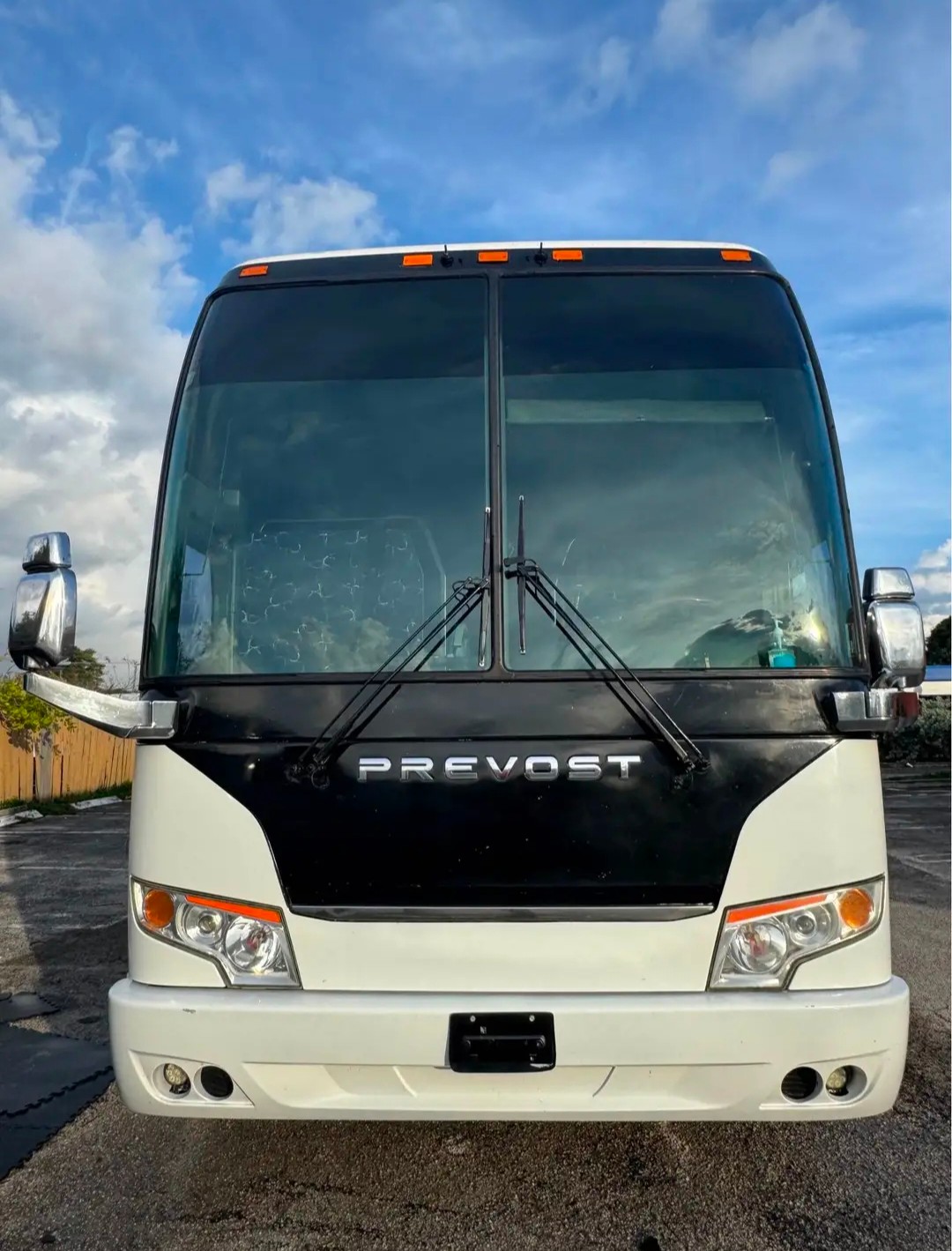 Premium 56-Passenger 2015 Prevost H3-45 Motorcoach