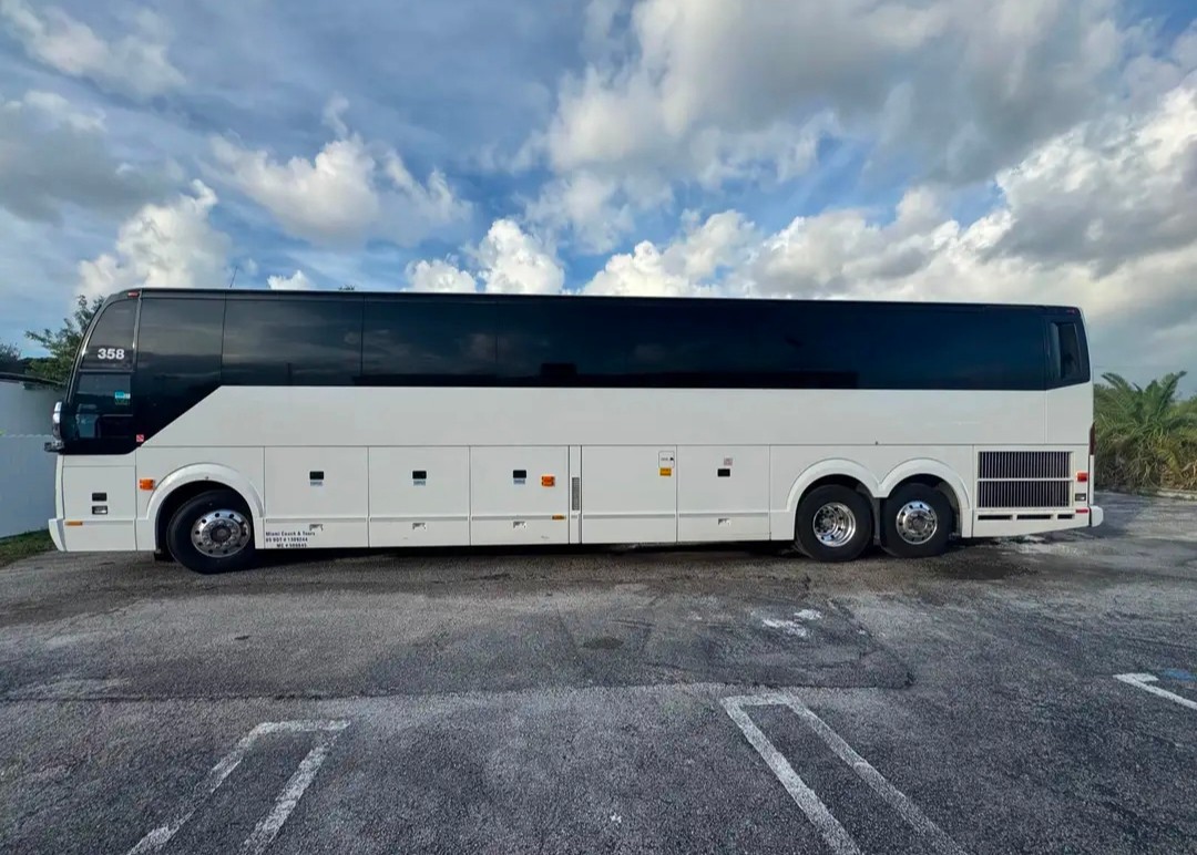 Premium 56-Passenger 2015 Prevost H3-45 Motorcoach
