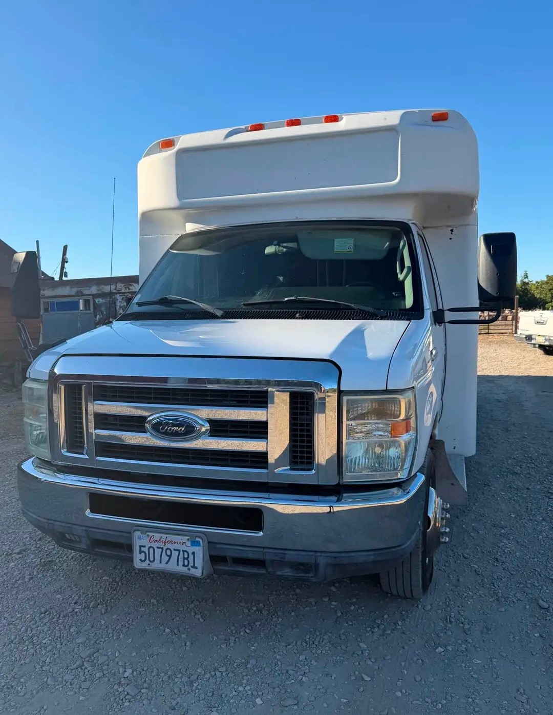 Reliable 2011 Ford E-450 Limo Bus – 15–18 Passengers Capacity