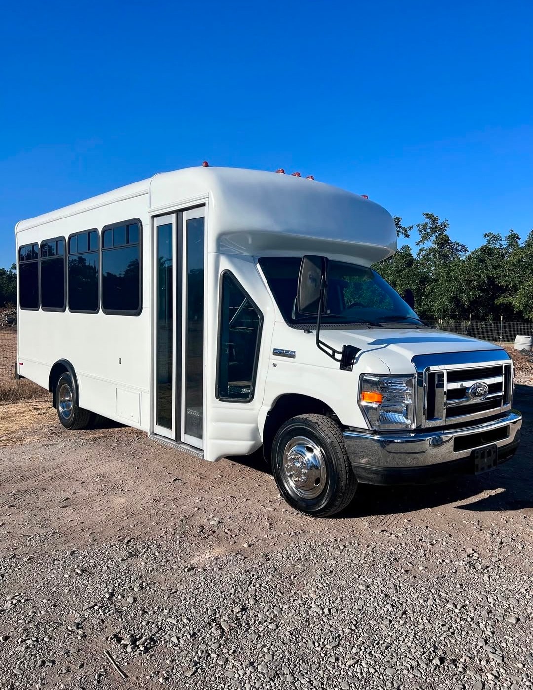 2015 Ford E-450 Limo Bus – Premium Party Conversion