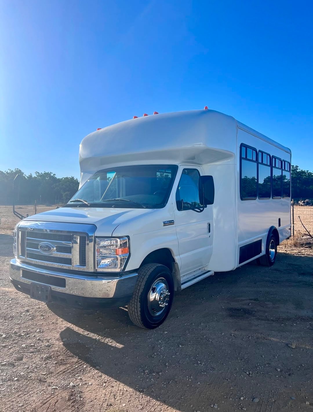 2015 Ford E-450 Limo Bus – Premium Party Conversion