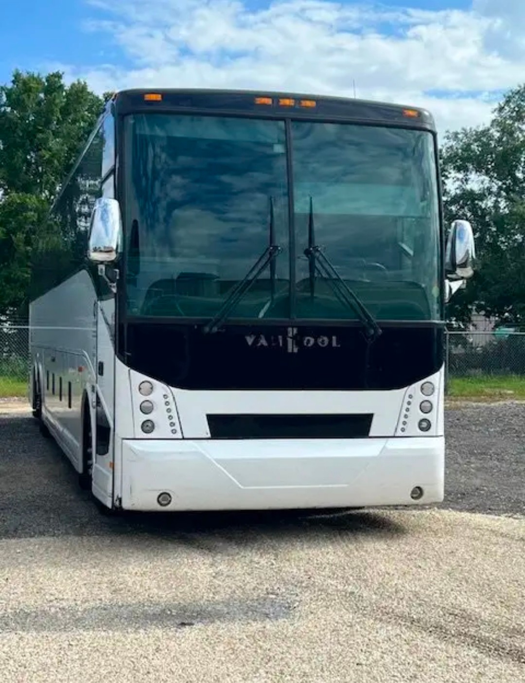 2017 Van Hool CX45 Coach – Detroit Diesel, Allison Transmission