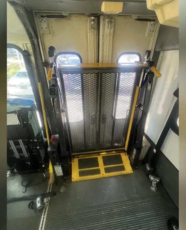 Used 2010 Ford Econoline -Shuttle Bus