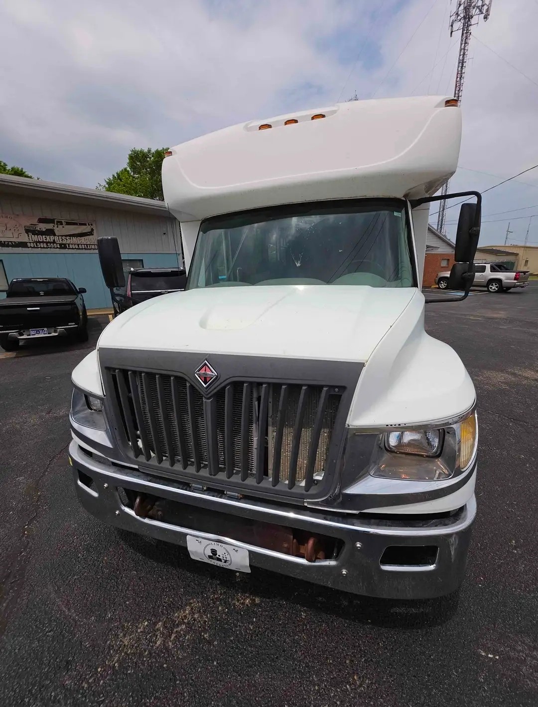 2013 International 3000 – Customized 30-Passenger Limo Bus
