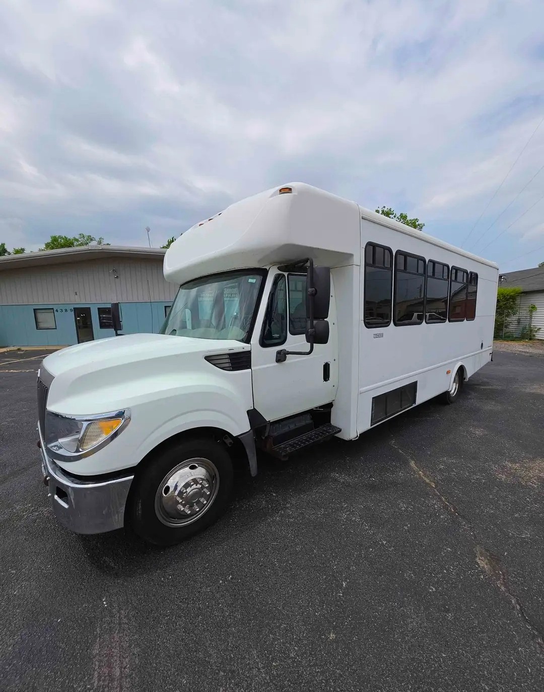 2013 International 3000 – Customized 30-Passenger Limo Bus