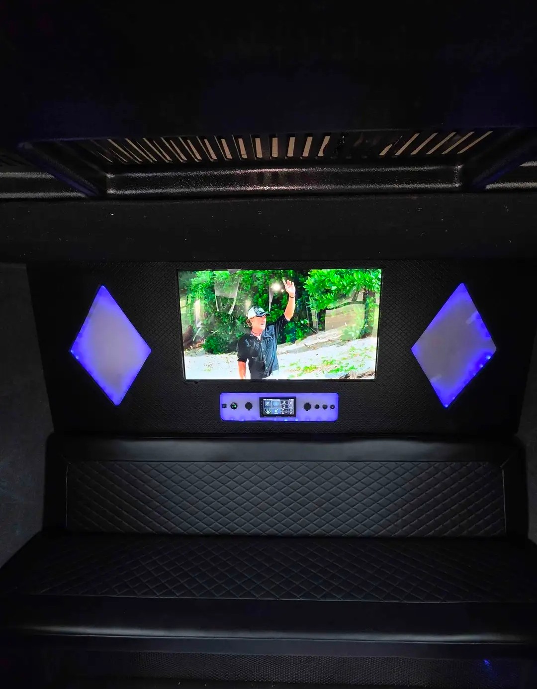 2013 International 3000 – Customized 30-Passenger Limo Bus
