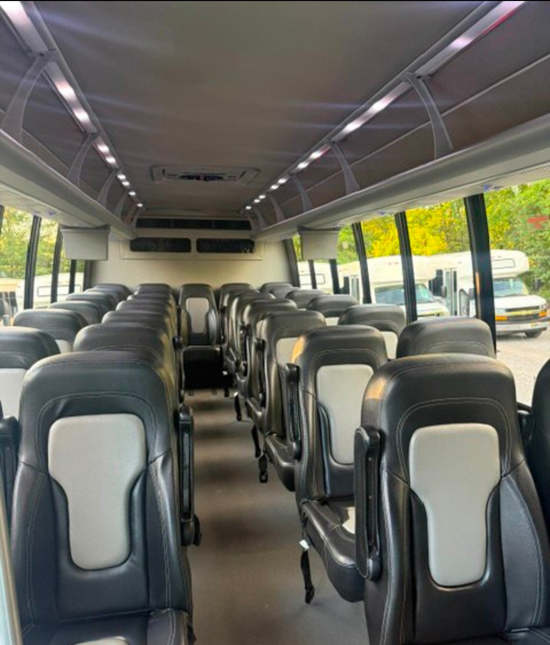 29-Passenger 2013 Ford F550 Turtle Top – Gasoline Powered Shuttle Bus