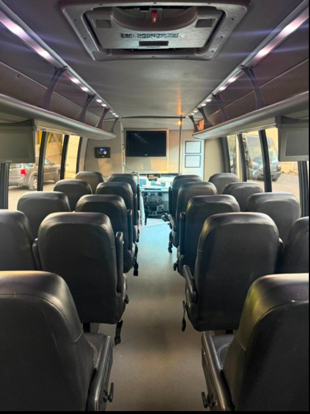 29-Passenger 2013 Ford F550 Turtle Top – Gasoline Powered Shuttle Bus