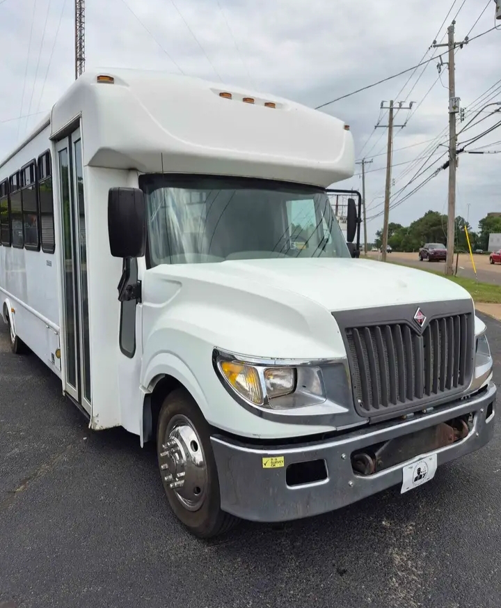 2013 International 3000 Limousine Bus