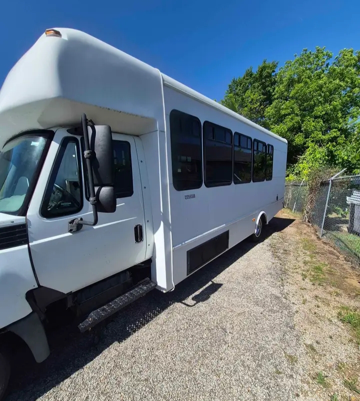 2013 International 3000 Limousine Bus