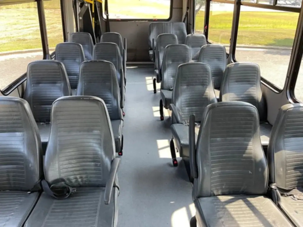 2016 Ford F-550 Shuttle Bus