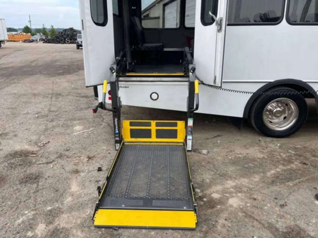 2016 Ford F-550 Shuttle Bus