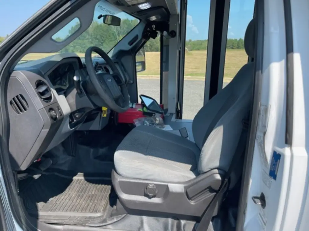 2016 Ford F-550 Shuttle Bus