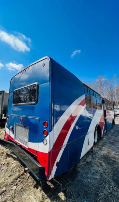 2008 Freightliner X-Line Bus