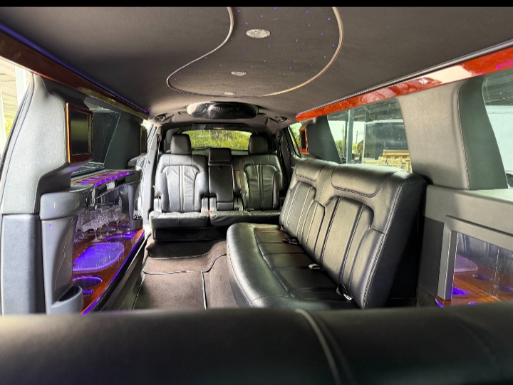 2013 Lincoln MKT Limousine