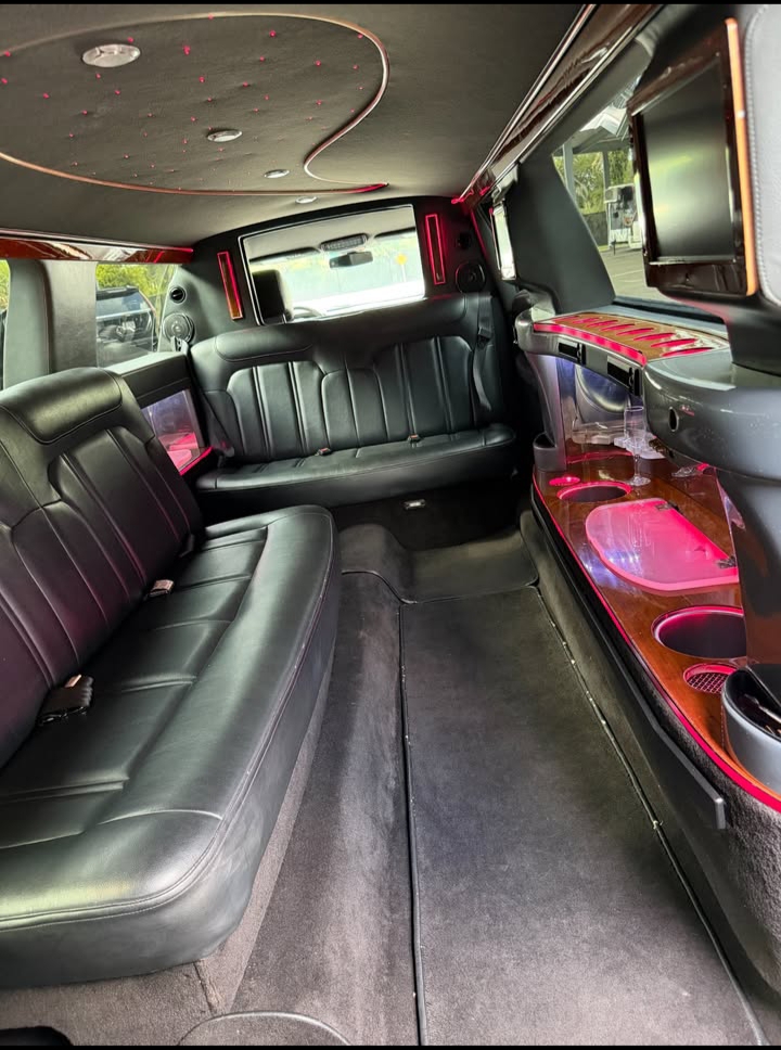 2013 Lincoln MKT Limousine