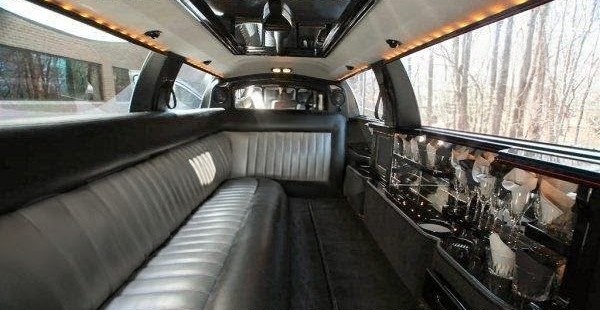 2004 Lincoln Town Car Limousine