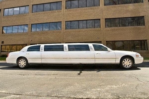 2004 Lincoln Town Car Limousine