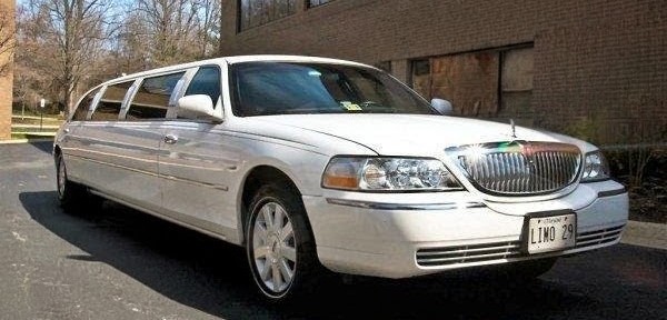 2004 Lincoln Town Car Limousine