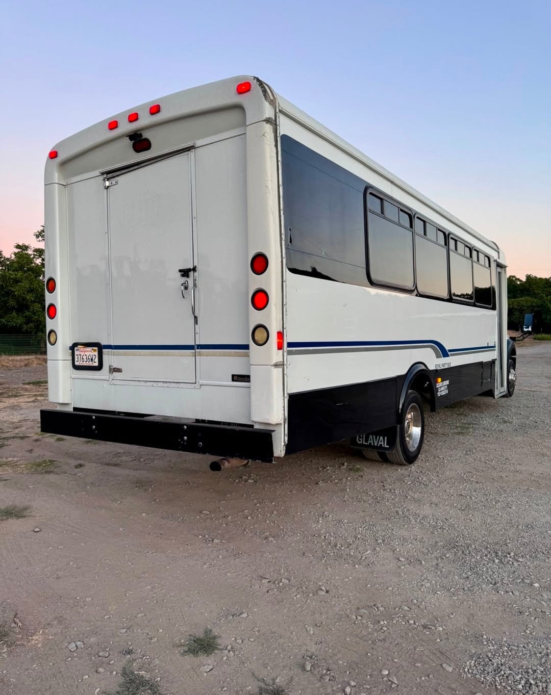 2016 Ford F-550 Gasoline Limo Bus – Premium Party Bus Setup