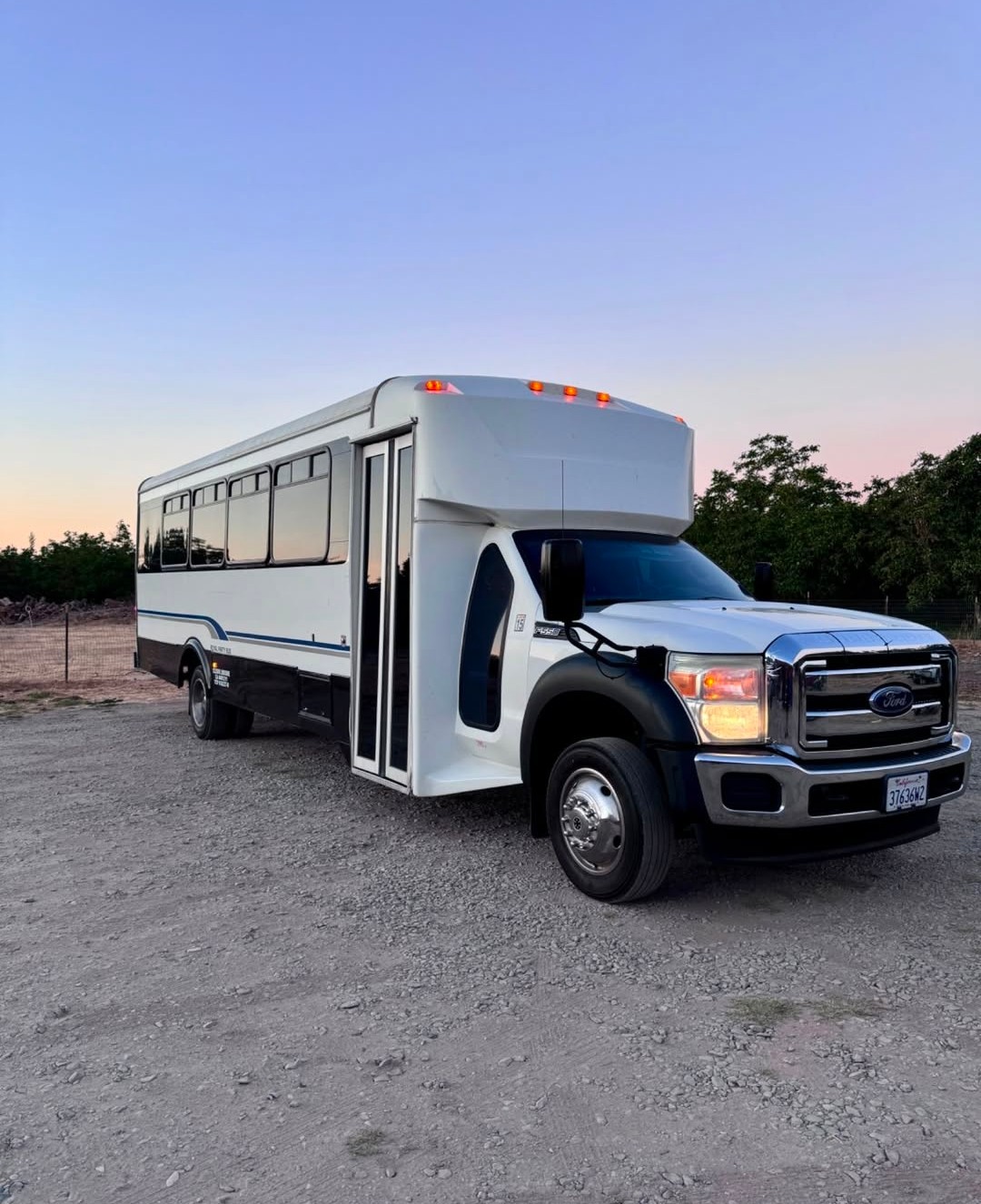 2016 Ford F-550 Gasoline Limo Bus – Premium Party Bus Setup