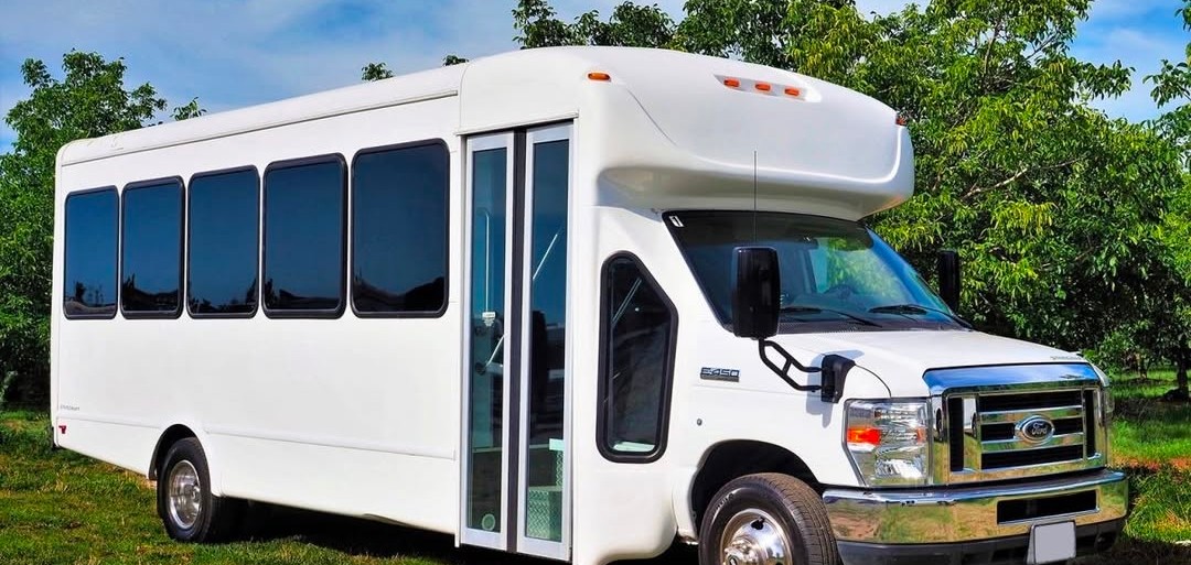 2015 Ford E-450 Executive Limo Bus – Fully Equipped