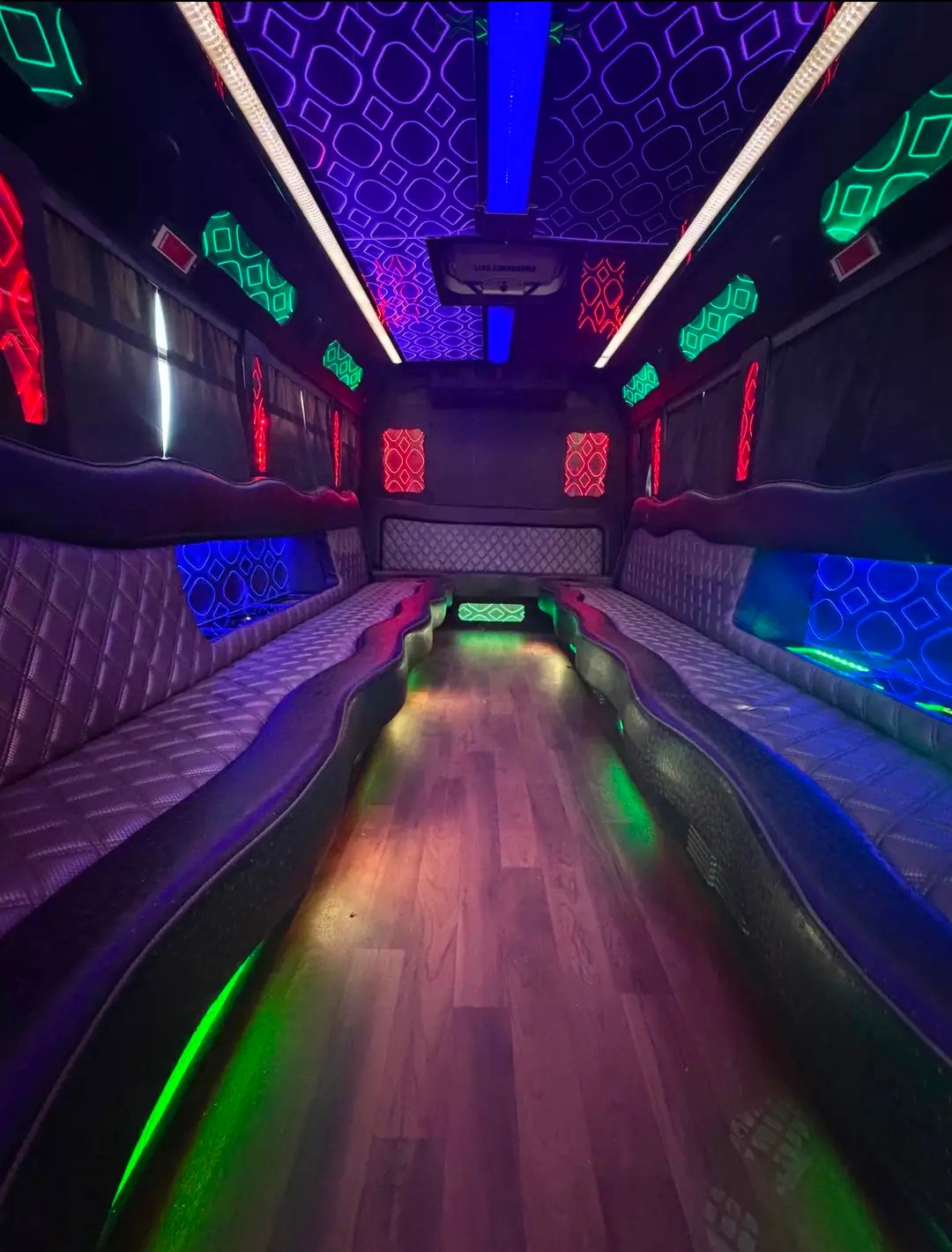 Low-Mileage 2011 Ford E-450 15–18 Passenger Limo Bus