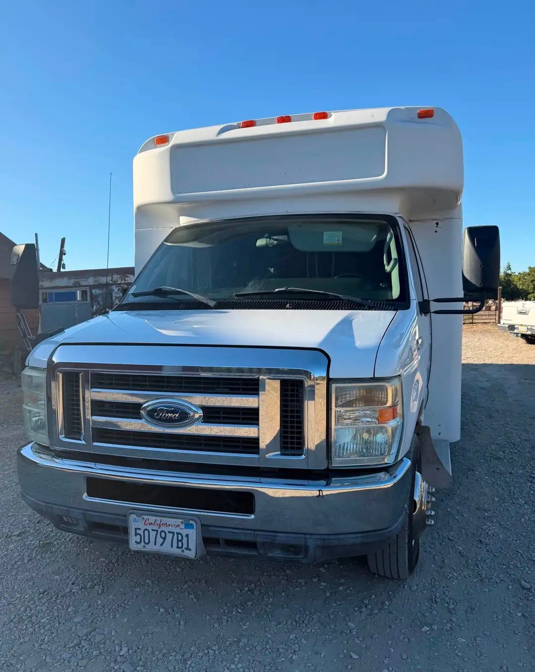 Low-Mileage 2011 Ford E-450 15–18 Passenger Limo Bus