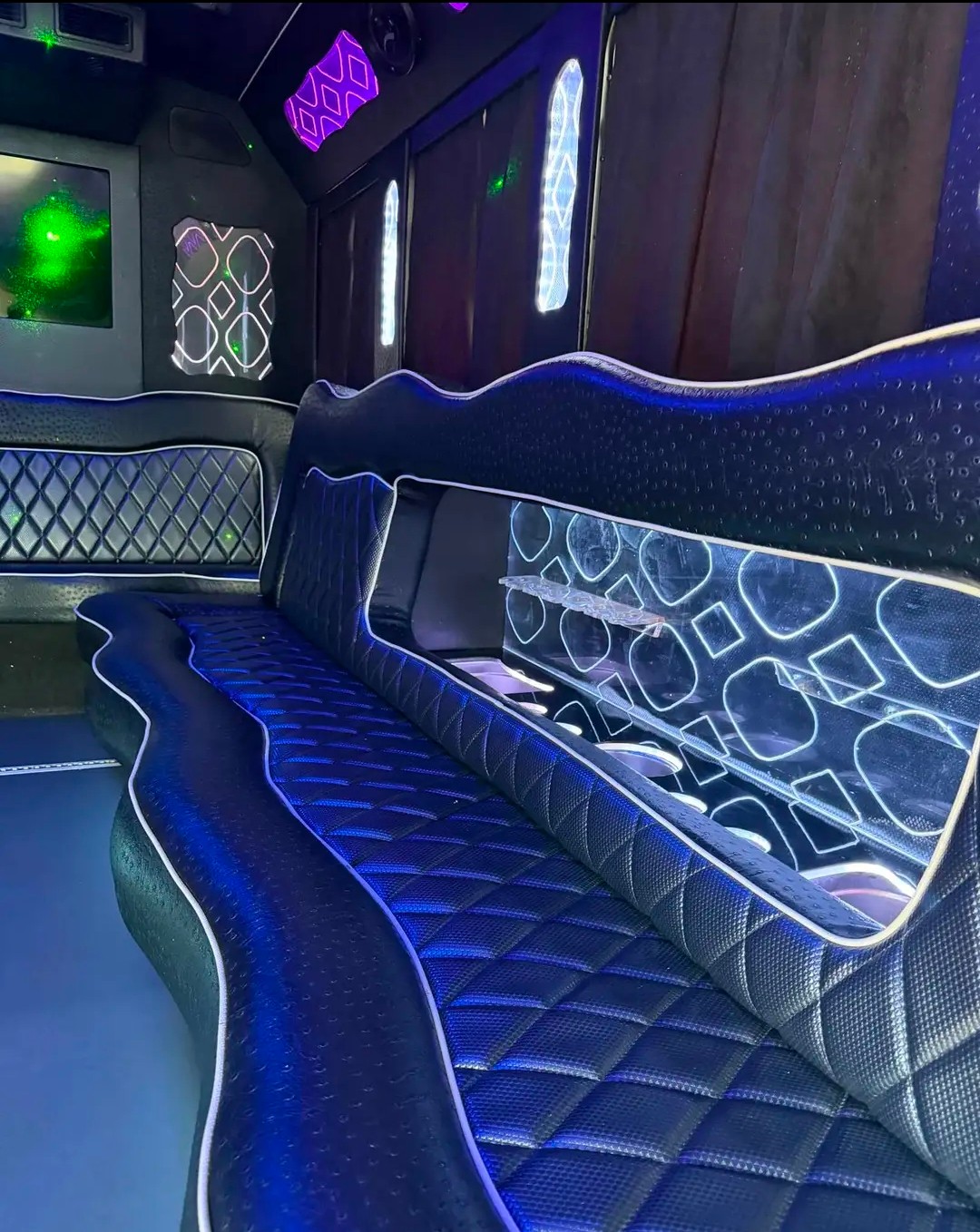 2016 Ford E-350 Super Duty – Premium 15-Passenger Limo Bus