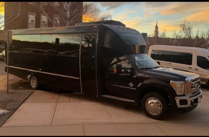 2012 Ford F-550 Limo Bus