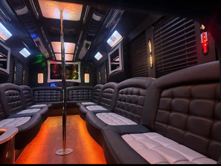 2023 Ford F-550 Limo Bus