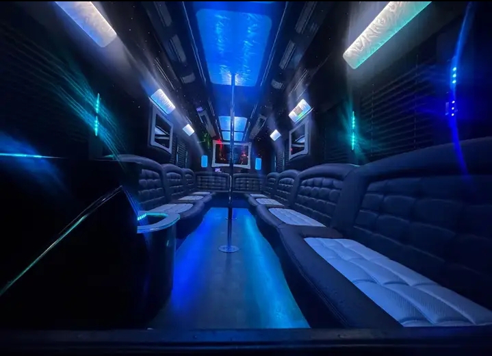 2023 Ford F-550 Limo Bus