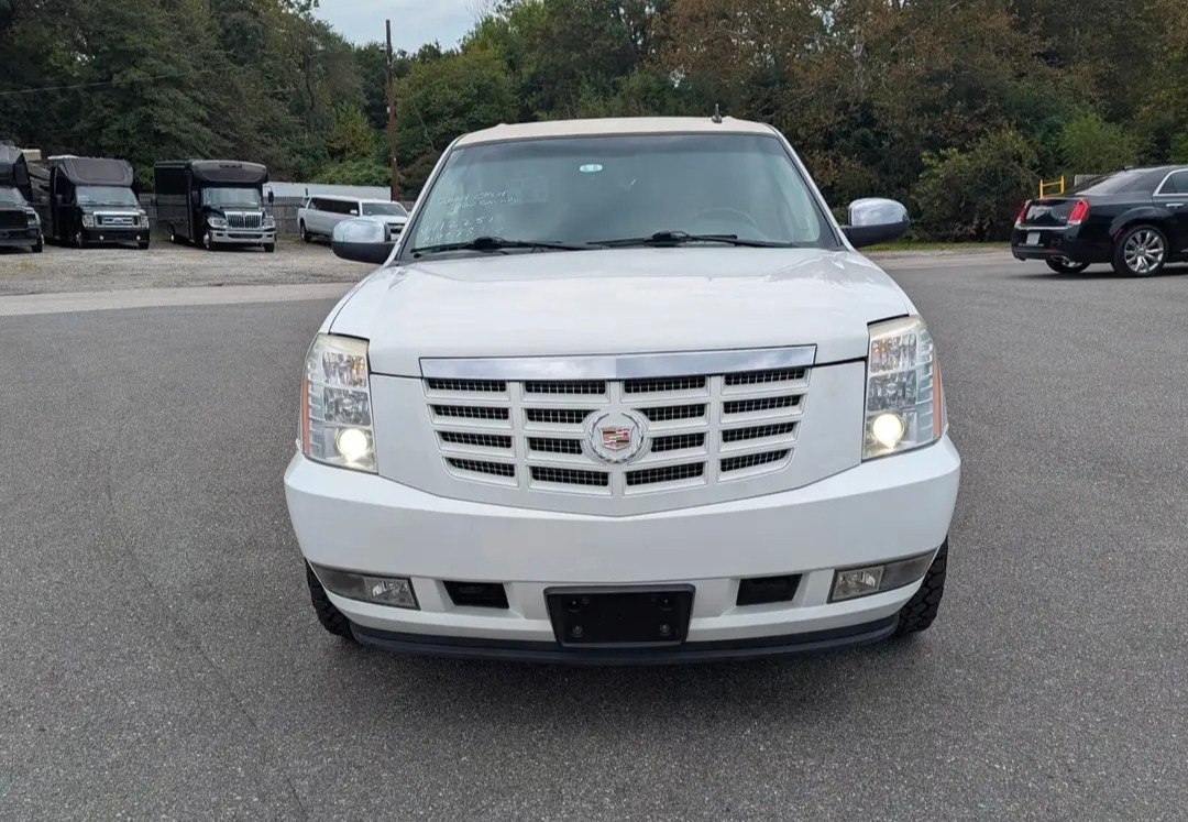 20-Passenger 2009 Chevrolet Suburbalade Executive Limousine