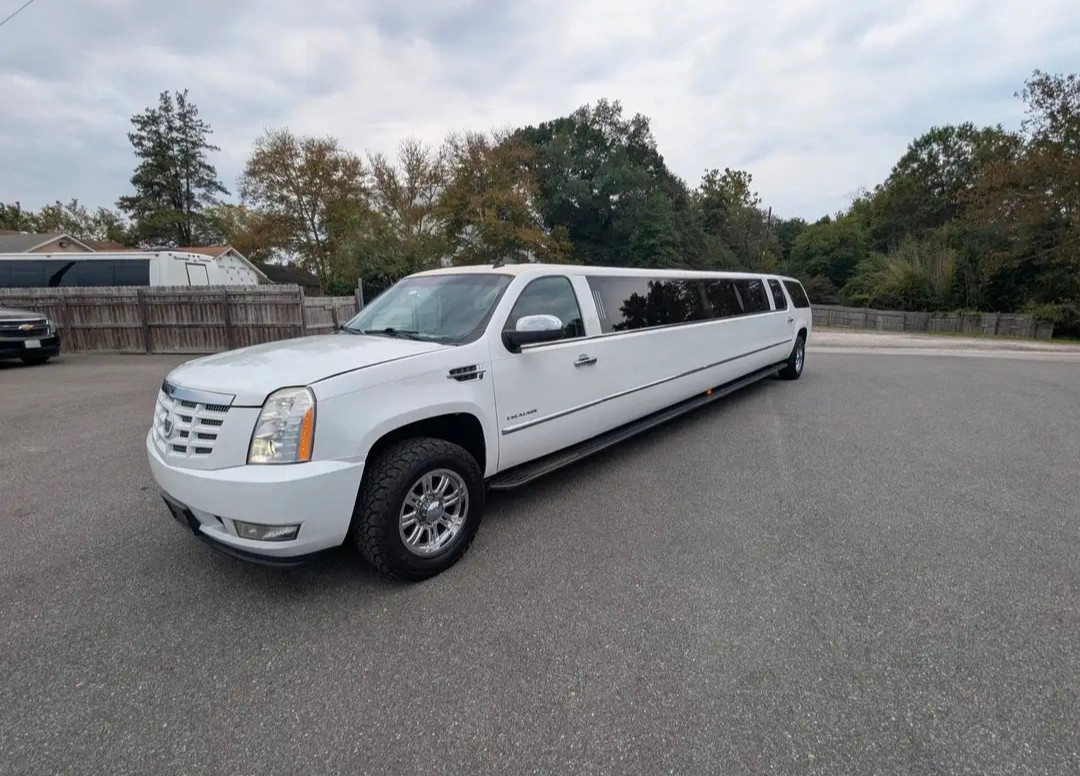 20-Passenger 2009 Chevrolet Suburbalade Executive Limousine