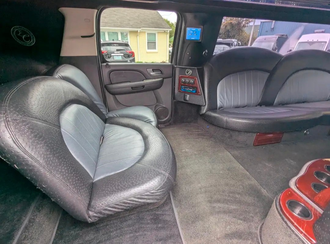 20-Passenger 2009 Chevrolet Suburbalade Executive Limousine