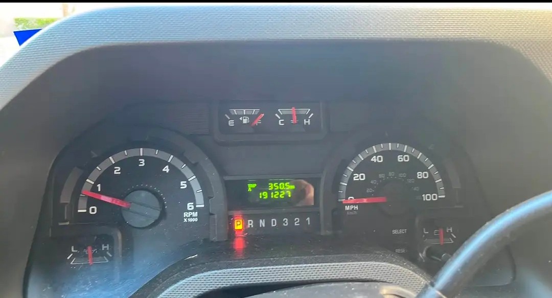 Well-Maintained 2014 Ford E-450 Shuttle Bus