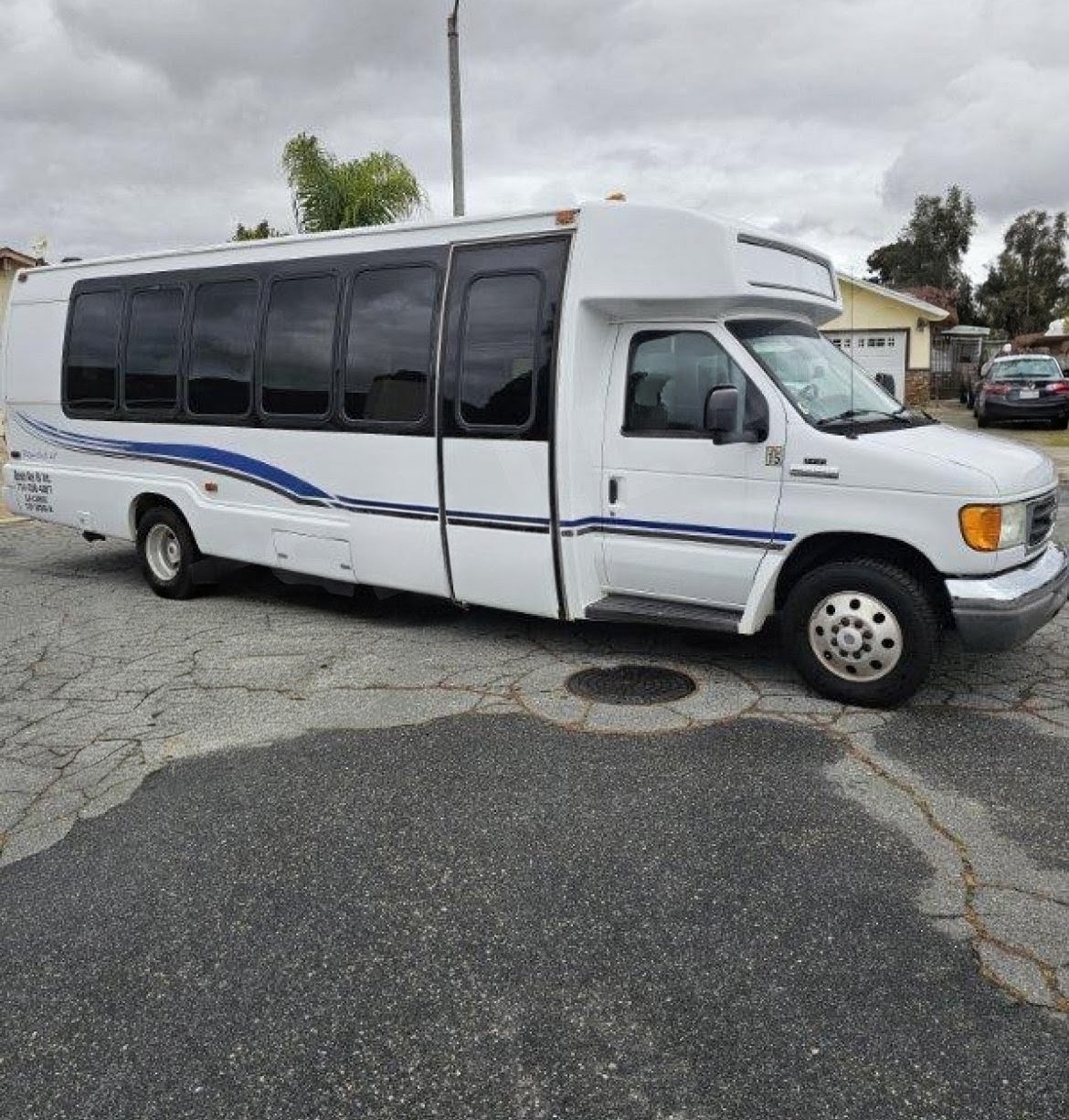 2006 Ford E-450 Krystal Koach Executive Limo Bus
