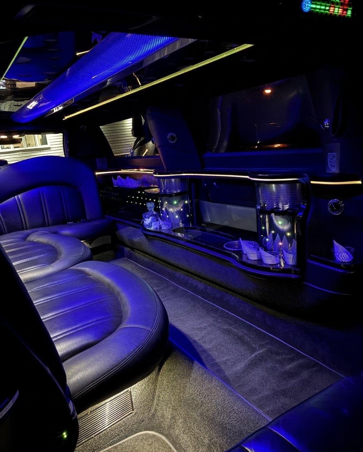 2014 Lincoln MKT- limousine
