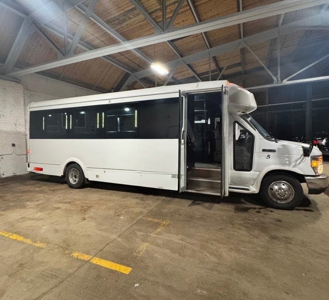 2017 Ford E450 Limo Bus