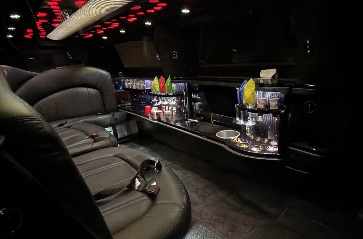 2019 Lincoln MKT 120 4-Door AWD Limousine