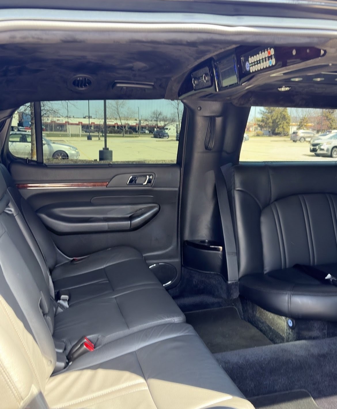 2019 Lincoln MKT 120 4-Door AWD Limousine