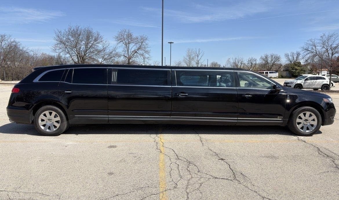 2019 Lincoln MKT 120 4-Door AWD Limousine
