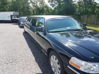 10-Passenger 2006 Cadillac Federal Luxury Limousine